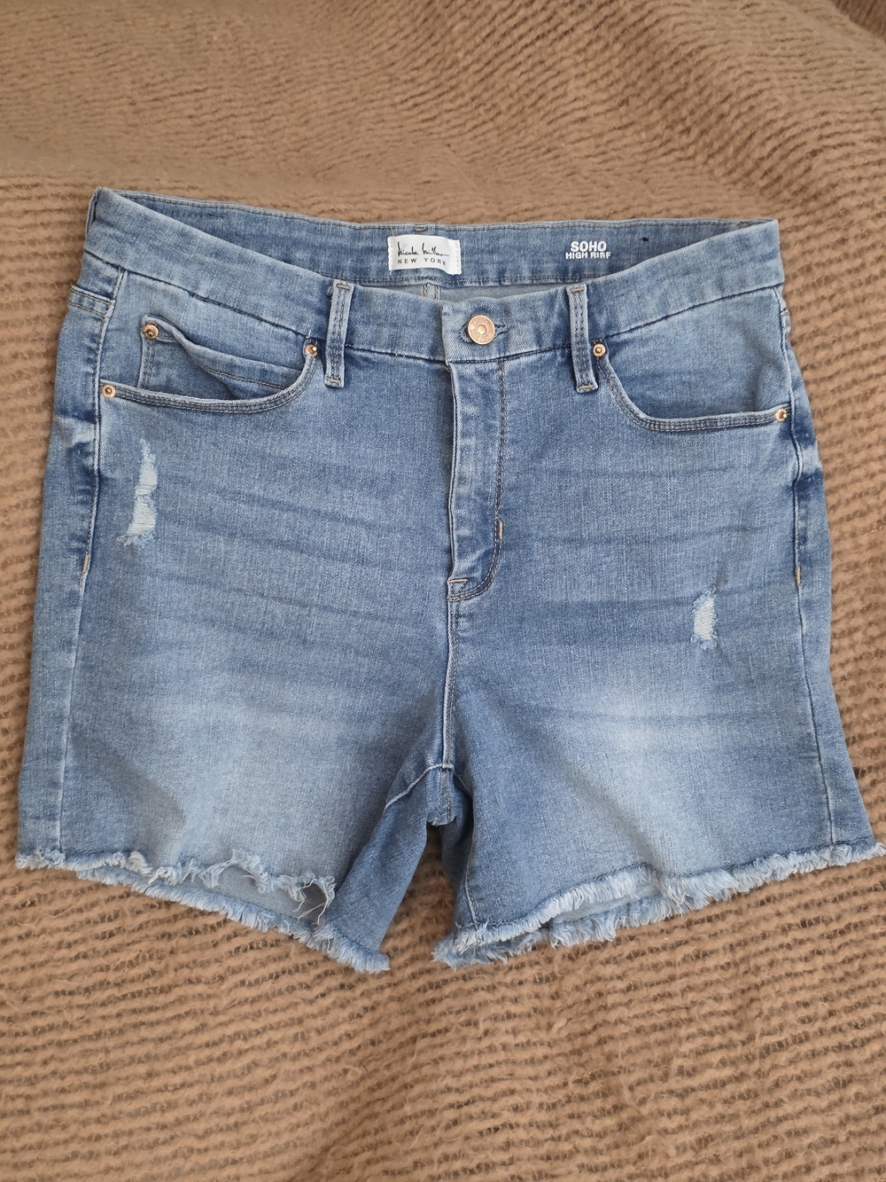 Nicole Miller New York Stretch High-Rise Light Blue Denim Shorts with Frayed Hem - Picture 8 of 11